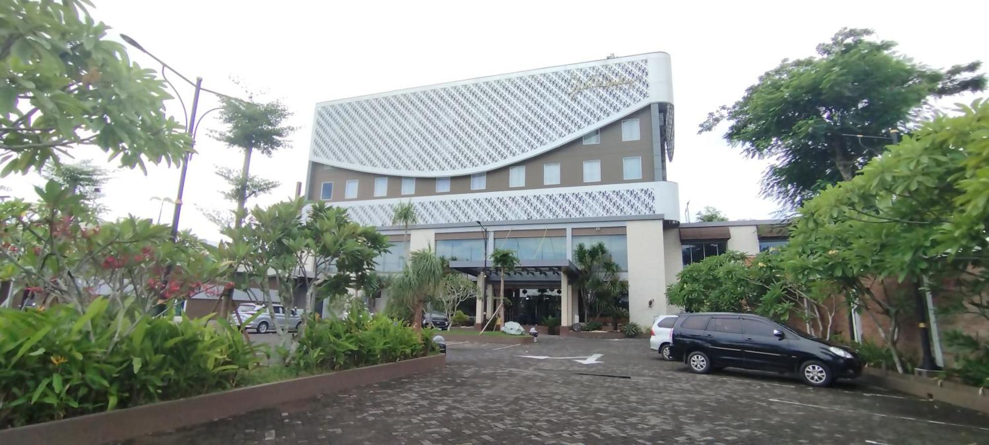 Grand Kolopaking Hotel Kebumen Exterior photo